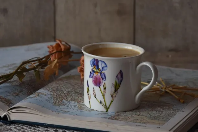 ceramic thumb mug (tan)