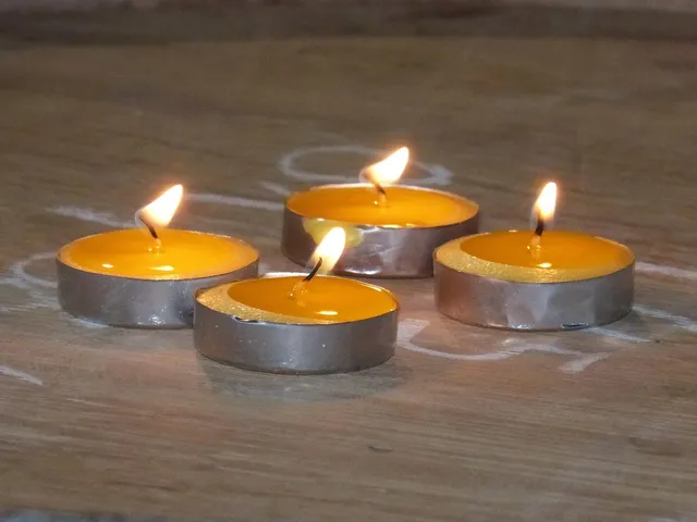 guaiac wood, smoked vanilla candle